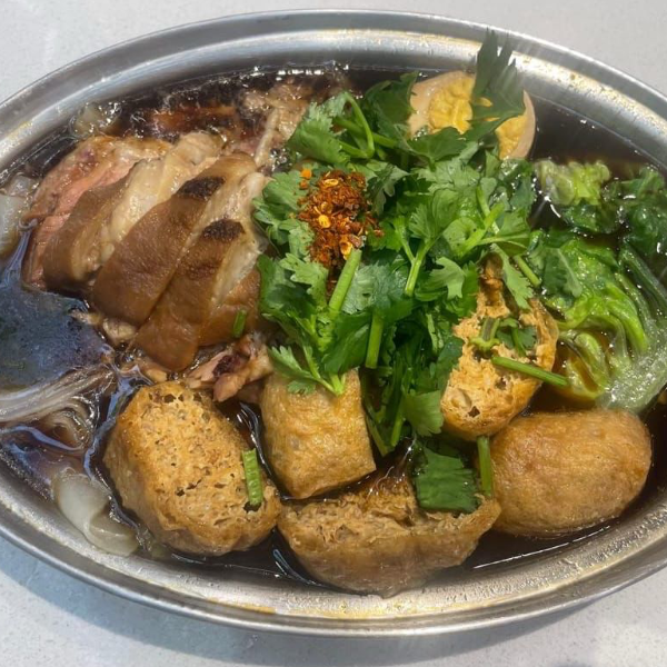 Pork Leg Hor Fen 猪脚河粉