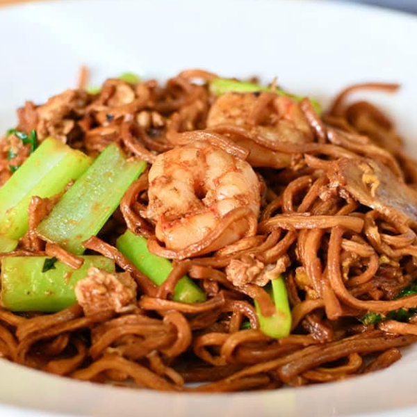 10. fried dry yee mee 干炒伊府面